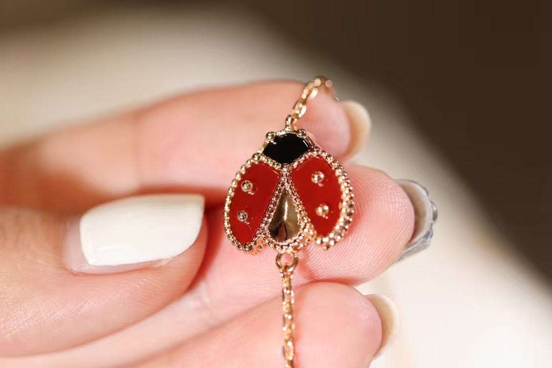 Buy replica Van Cleef & Arpels Lucky Spring Bracelet, 5 Motifs and replica jewelry from PICKS Jewelry