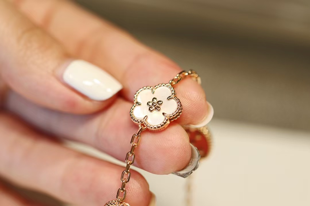 Buy replica Van Cleef & Arpels Lucky Spring Bracelet, 5 Motifs and replica jewelry from PICKS Jewelry