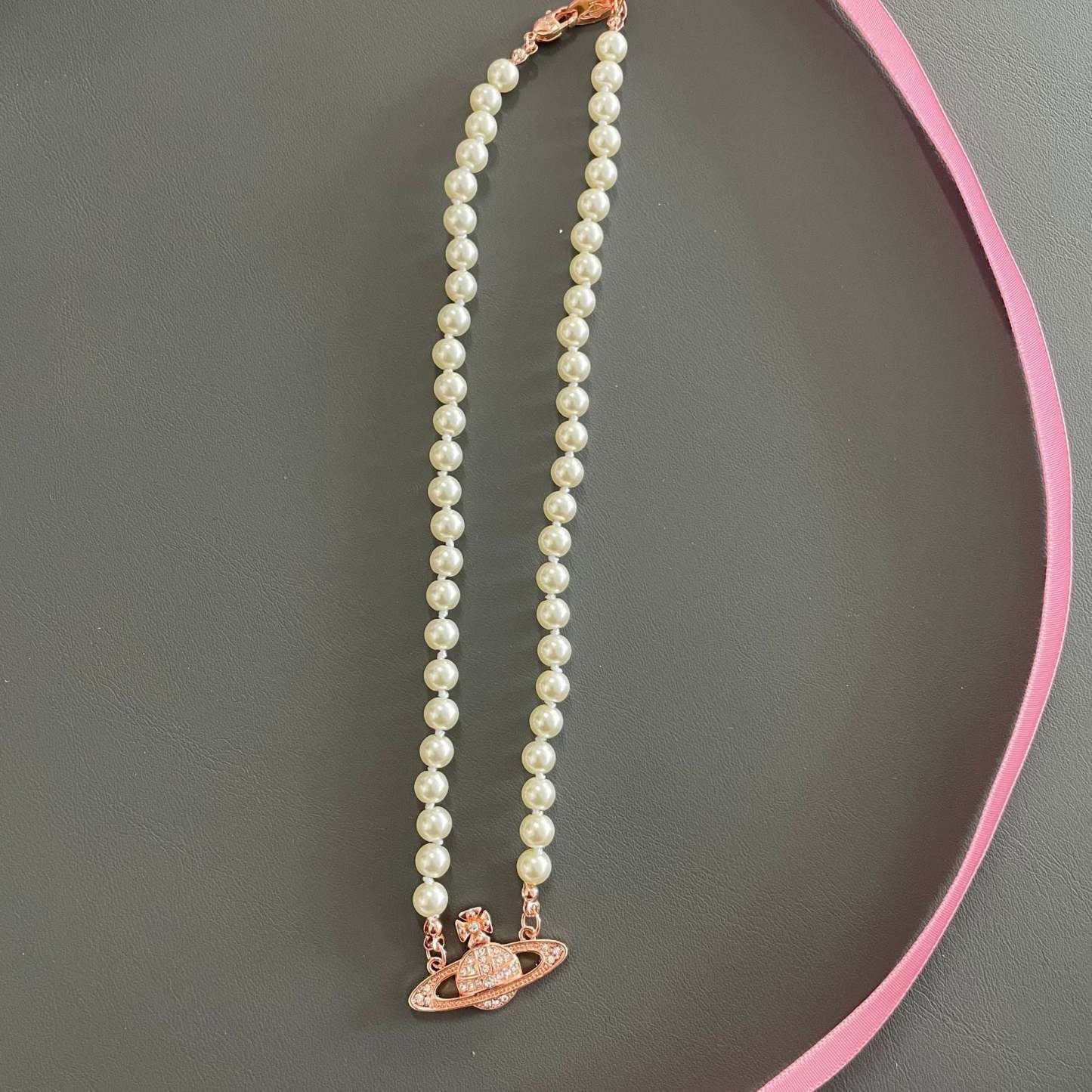 Buy replica Vivienne Westwood Saturn Pendant Pearl Necklace and replica jewelry from PICKS Jewelry