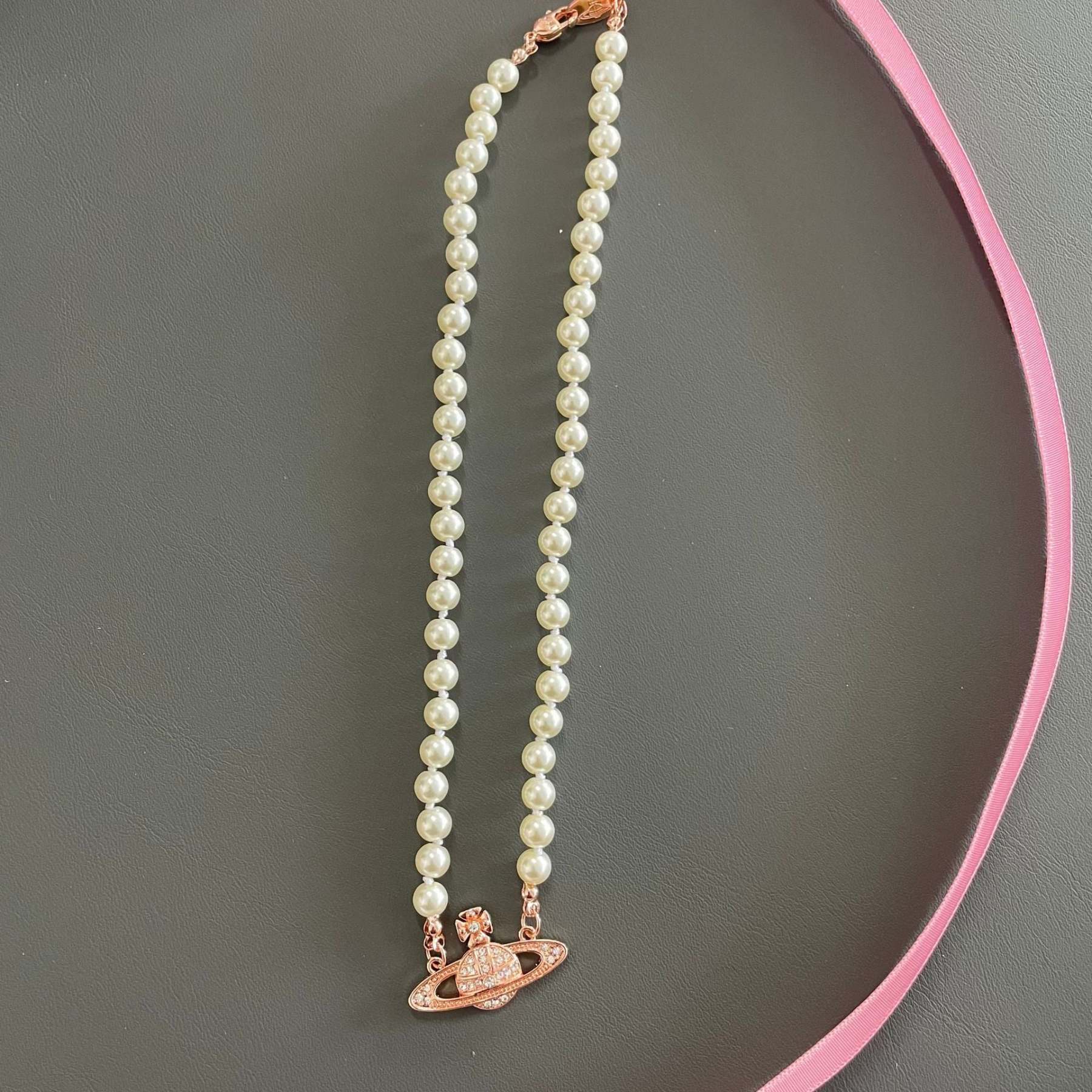 Buy replica Vivienne Westwood Saturn Pendant Pearl Necklace and replica jewelry from PICKS Jewelry