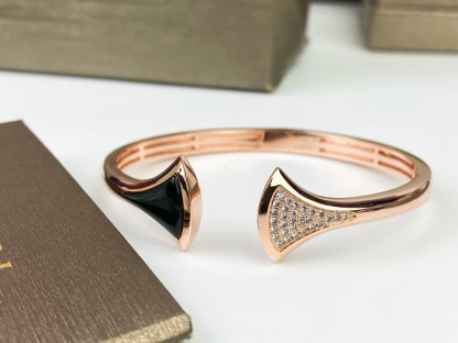 Buy replica Bvlgari Divas’ Dream Bracelet and replica jewelry from PICKS Jewelry