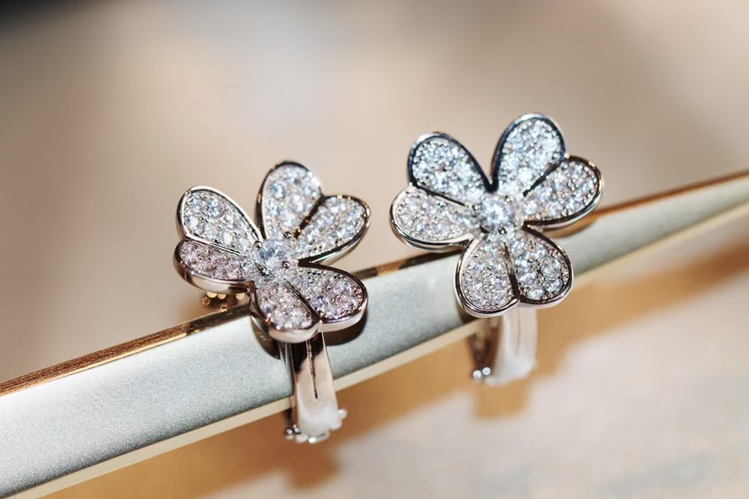 Buy replica Van Cleef & Arpels Frivole Earrings - Small and replica jewelry from PICKS Jewelry