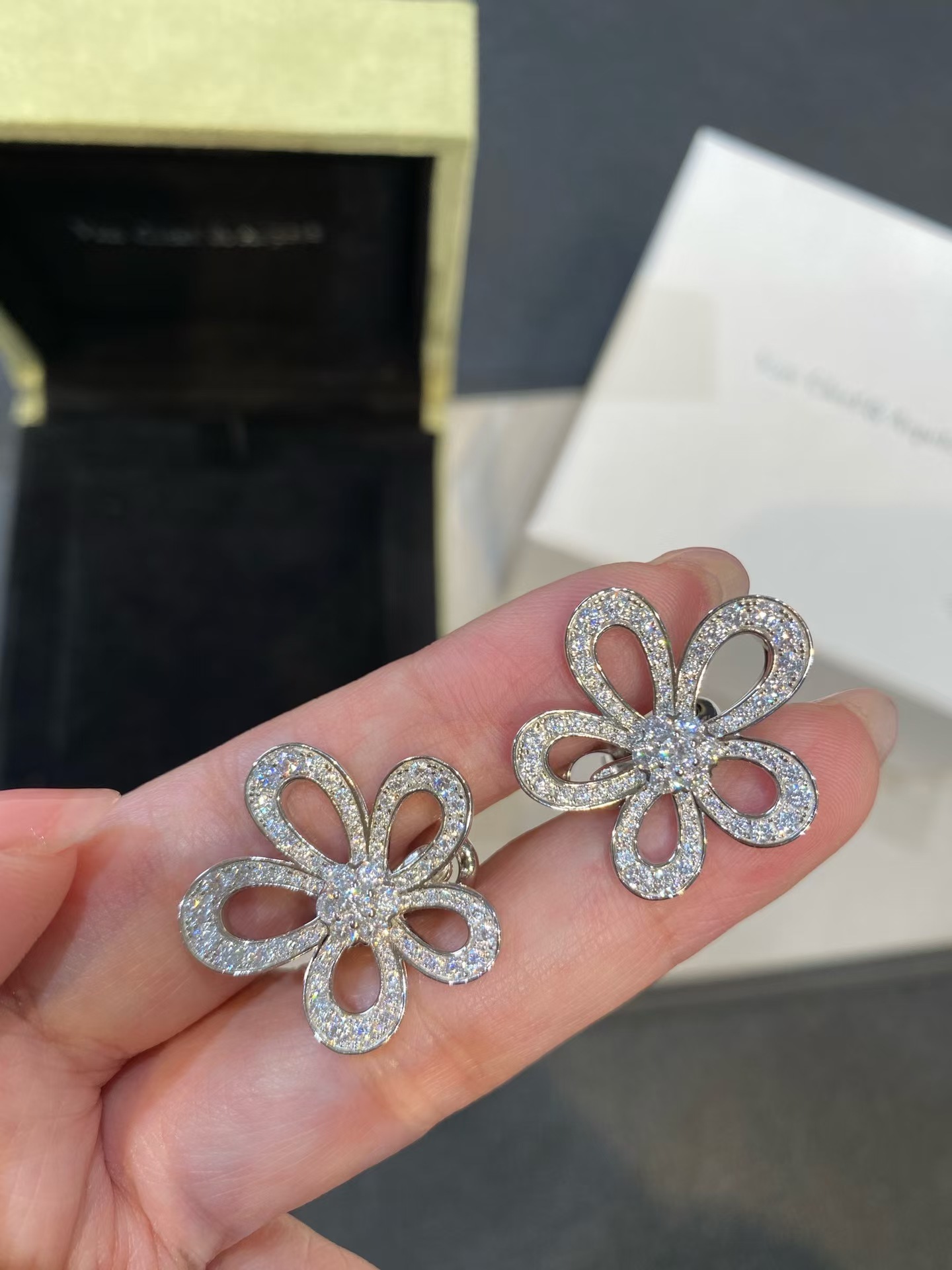 Buy replica Van Cleef & Arpels Flowerlace Earrings and replica jewelry from PICKS Jewelry