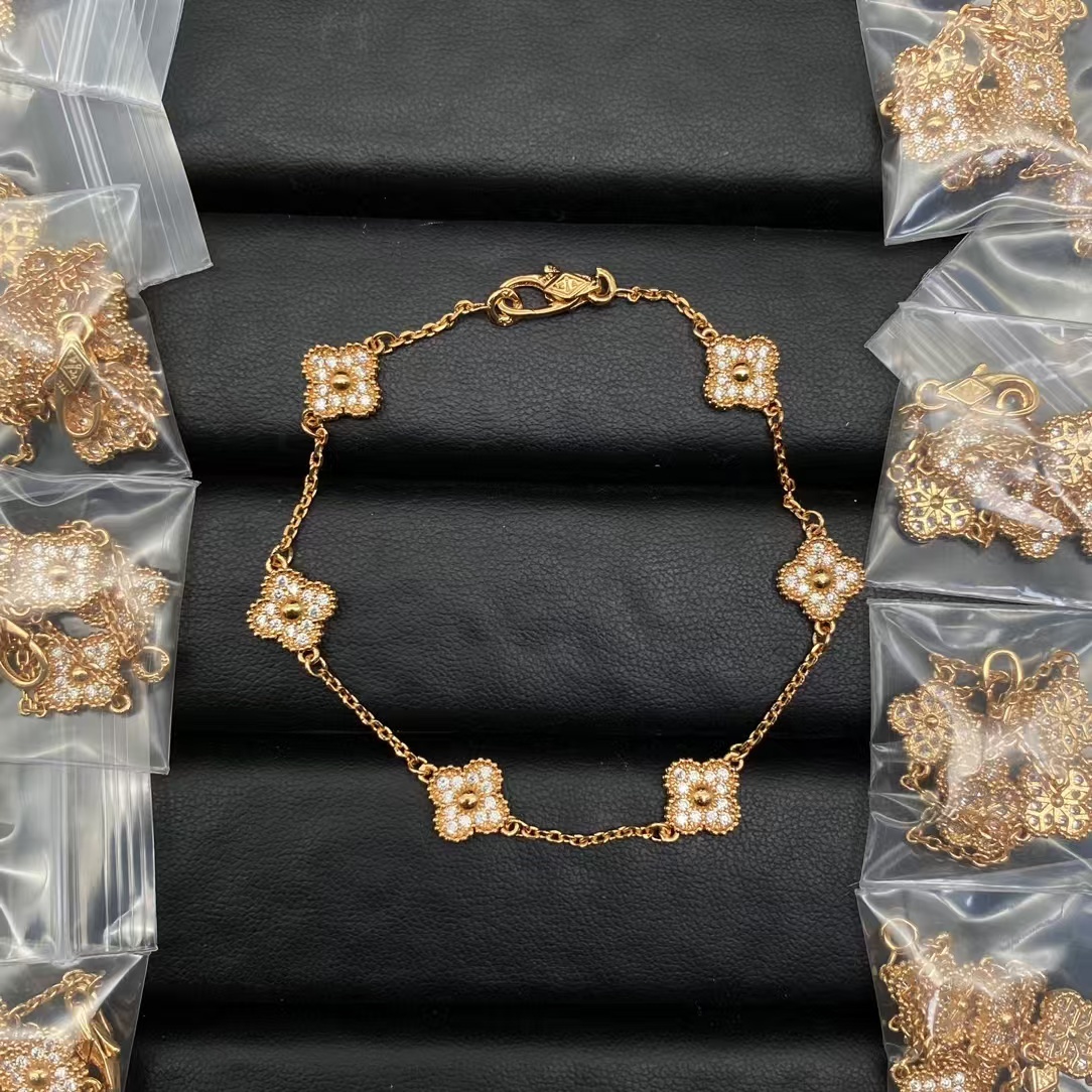 Buy replica Van Cleef & Arpels Six Clover Bracelet 6 Motifs and replica jewelry from PICKS Jewelry