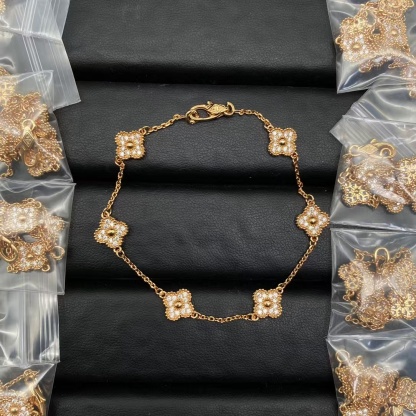 Buy replica Van Cleef & Arpels Six Clover Bracelet 6 Motifs and replica jewelry from PICKS Jewelry