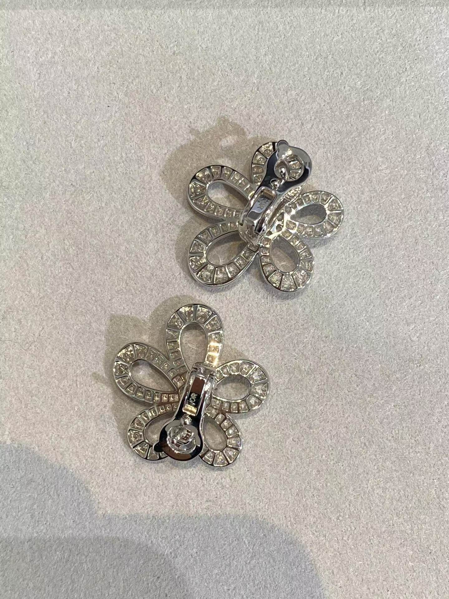 Buy replica Van Cleef & Arpels Flowerlace Earrings and replica jewelry from PICKS Jewelry