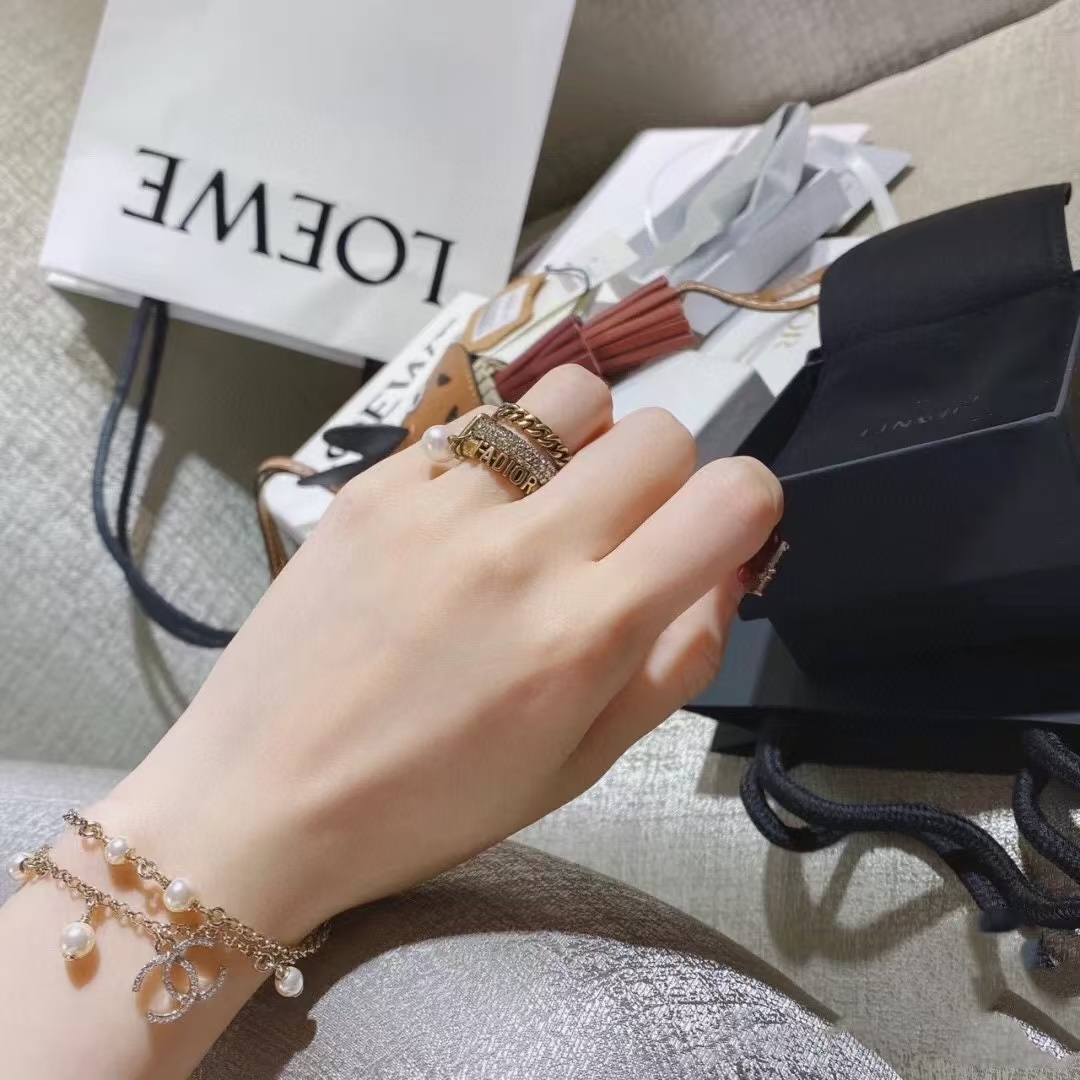 Buy replica JADIOR 3 Layers Pearl Dangle Ring and replica jewelry from PICKS Jewelry