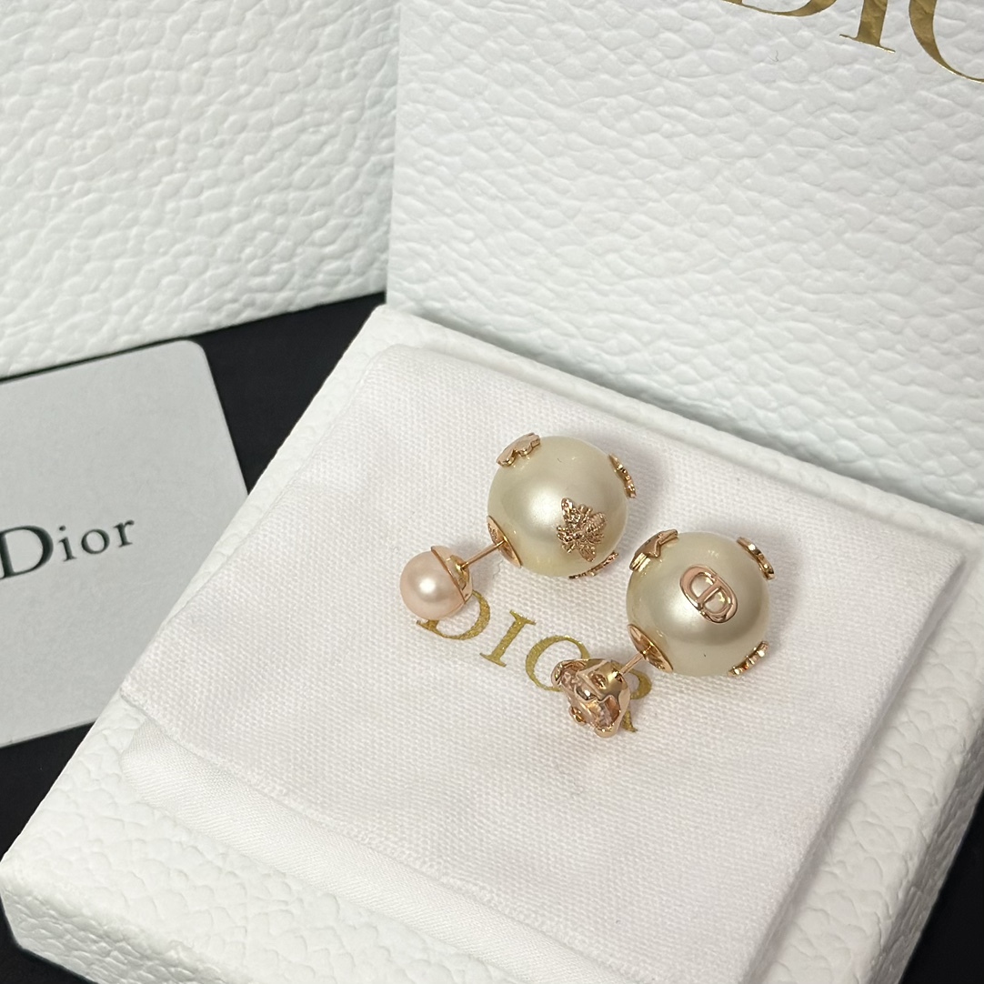 Buy replica Dior New Two Pearls Stud Earrings and replica jewelry from PICKS Jewelry