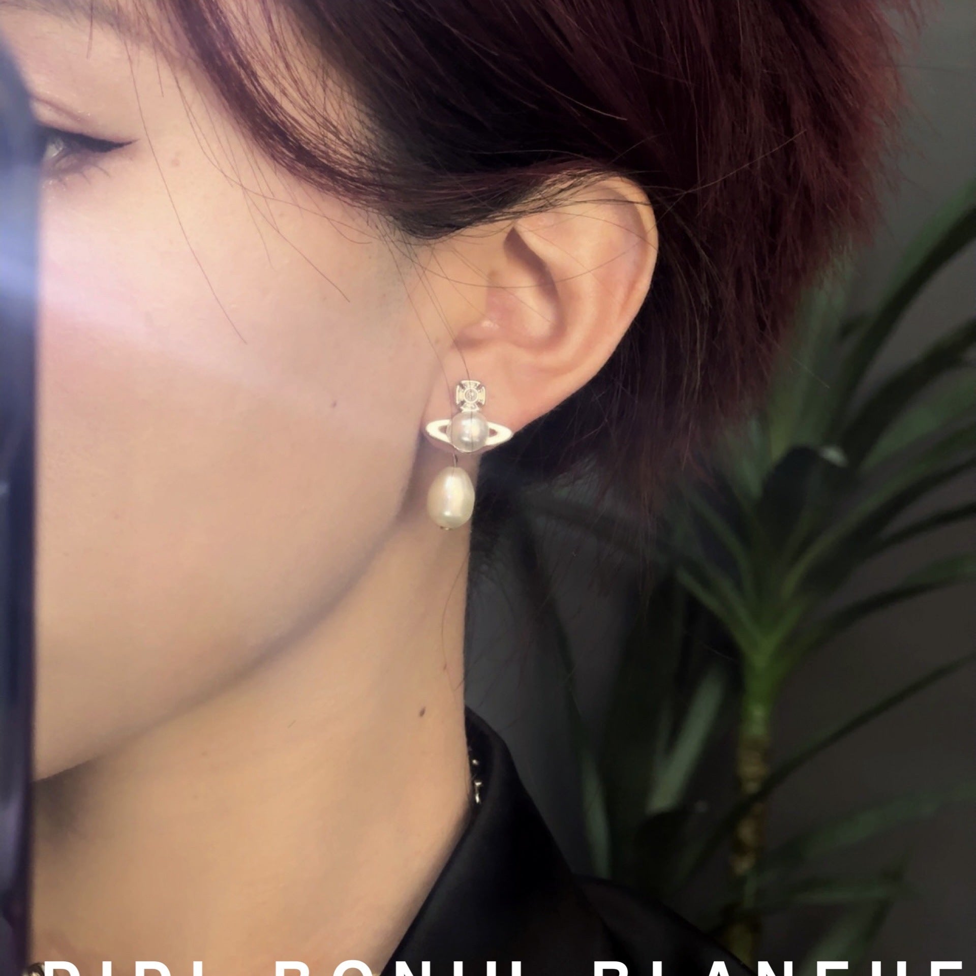 Buy replica Vivienne Westwood Teardrop Pearl Saturn Earrings and replica jewelry from PICKS Jewelry