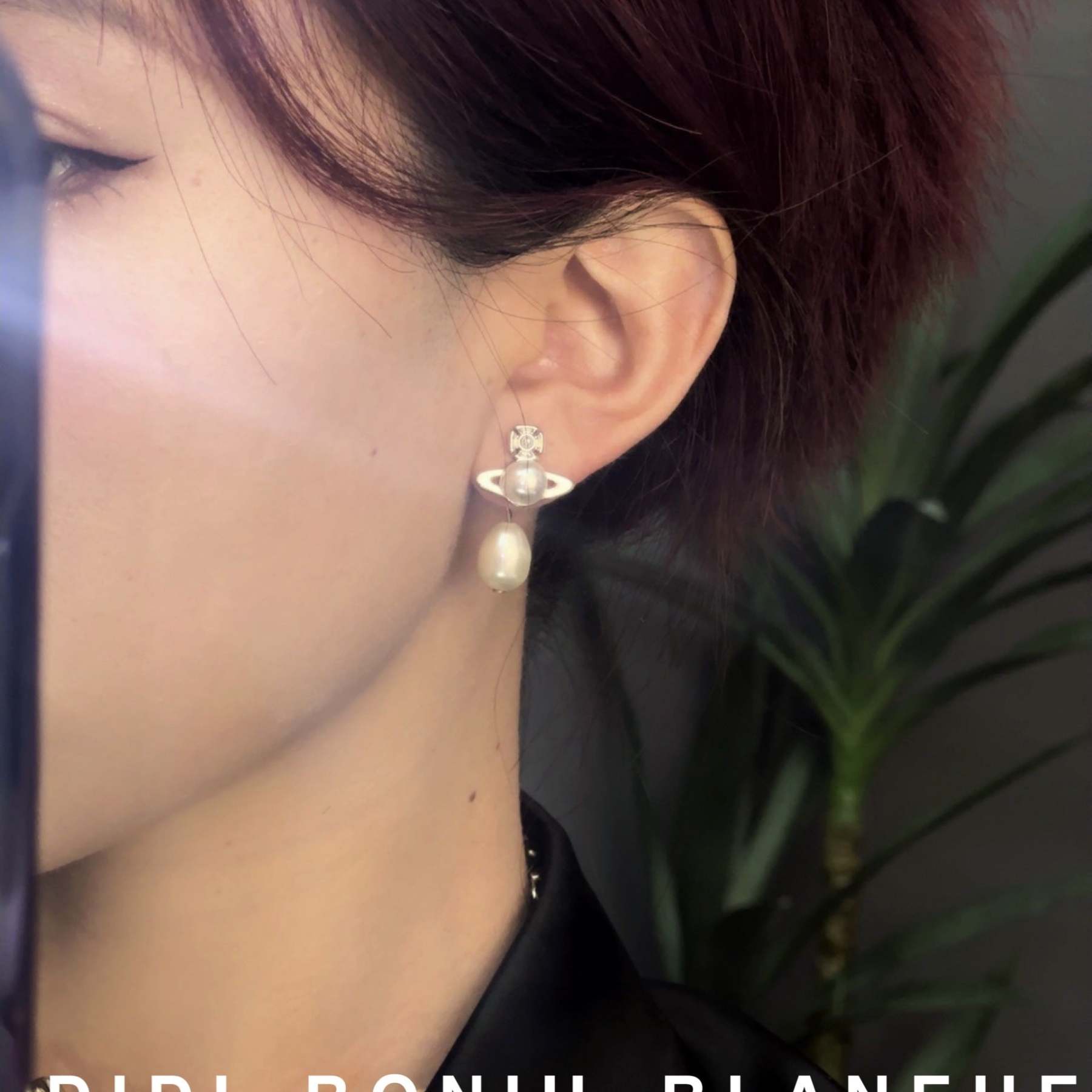 Buy replica Vivienne Westwood Teardrop Pearl Saturn Earrings and replica jewelry from PICKS Jewelry