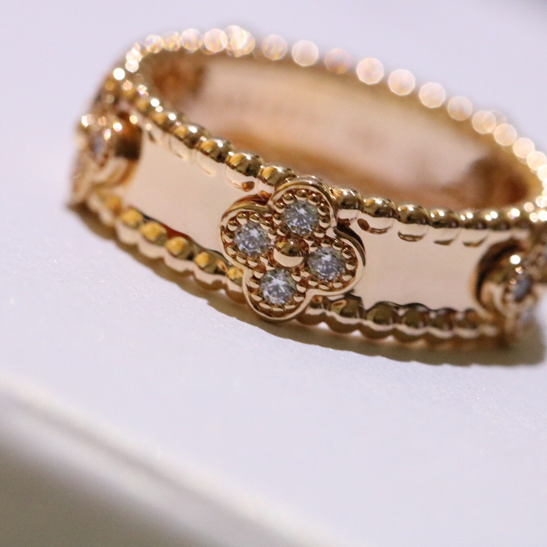Buy replica Van Cleef & Arpels Narrow Four Leaf Clover Ring and replica jewelry from PICKS Jewelry