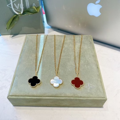 Buy replica Van Cleef & Arpels Vintage Alhambra Pendant Large Clover Sweater Necklace and replica jewelry from PICKS Jewelry