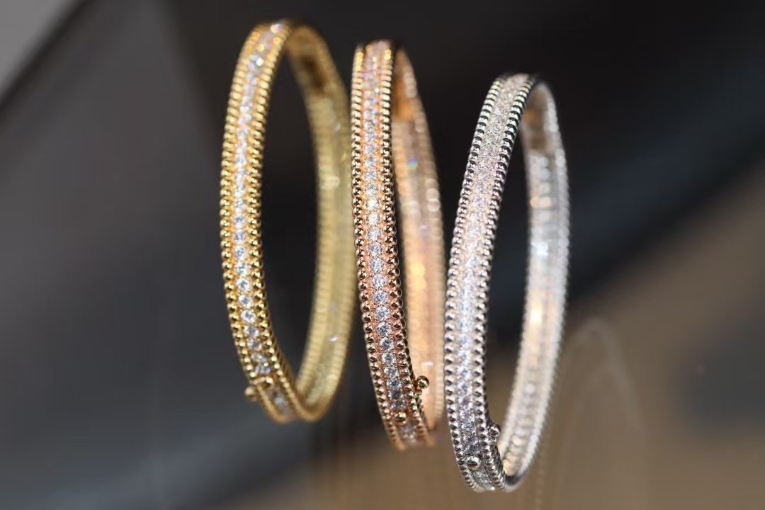 Buy replica Van Cleef & Arpels Perlée Perlée Diamonds Bracelet, 1 Row, Medium Model and replica jewelry from PICKS Jewelry