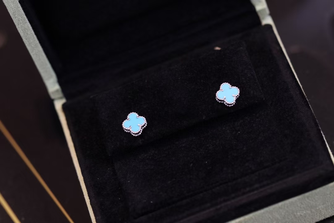 Buy replica Van Cleef & Arpels Sweet Alhambra Earstuds Earring - Mini and replica jewelry from PICKS Jewelry