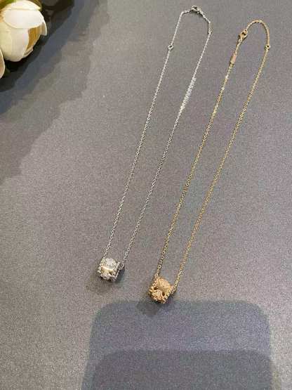Buy replica Van Cleef & Arpels Perlée Clovers Pendant Necklace and replica jewelry from PICKS Jewelry