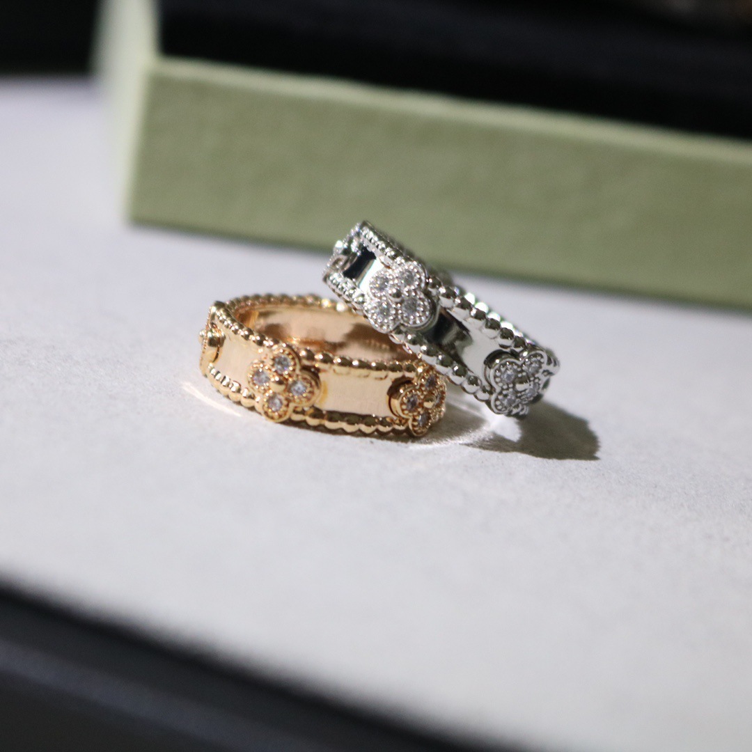 Buy replica Van Cleef & Arpels Narrow Four Leaf Clover Ring and replica jewelry from PICKS Jewelry