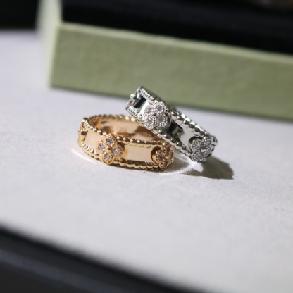 Buy replica Van Cleef & Arpels Narrow Four Leaf Clover Ring and replica jewelry from PICKS Jewelry