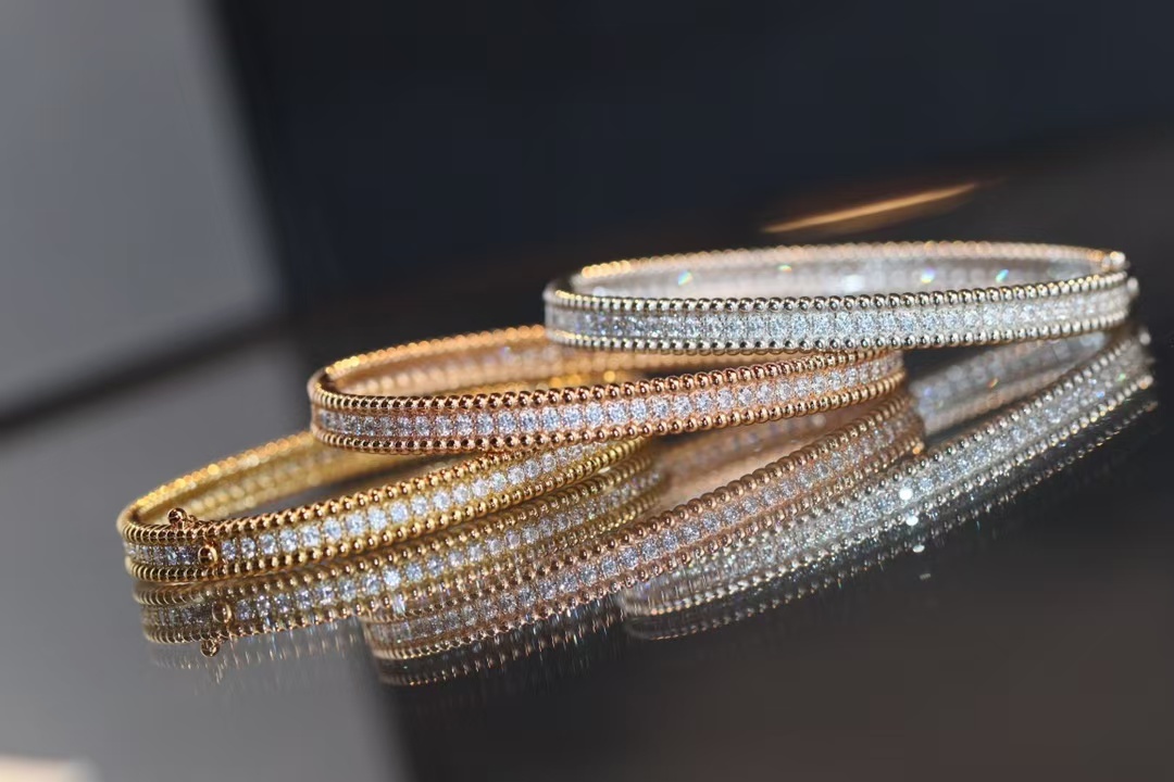 Buy replica Van Cleef & Arpels Perlée Perlée Diamonds Bracelet, 1 Row, Medium Model and replica jewelry from PICKS Jewelry