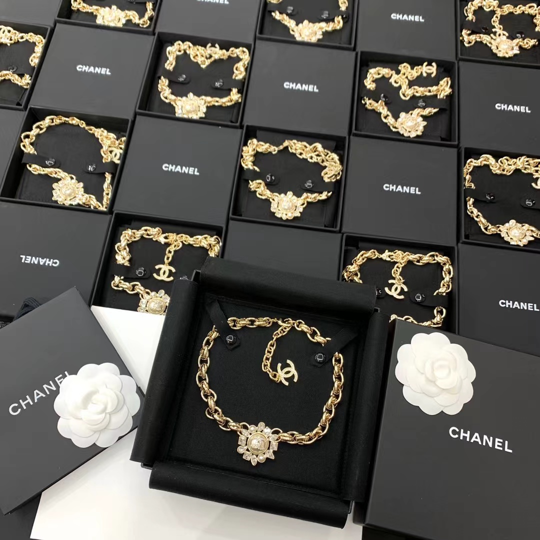 Buy replica Chanel Thick Cuban Chain Flower Pendant Choker Necklace and replica jewelry from PICKS Jewelry