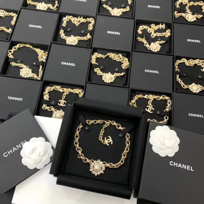 Buy replica Chanel Thick Cuban Chain Flower Pendant Choker Necklace and replica jewelry from PICKS Jewelry