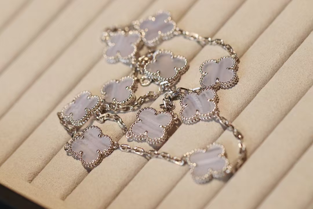 Buy replica Van Cleef & Arpels Vintage Alhambra Necklace, 10 Motifs and replica jewelry from PICKS Jewelry
