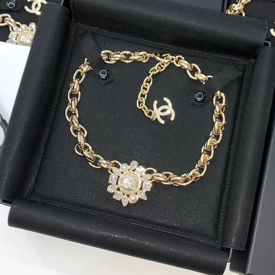 Buy replica Chanel Thick Cuban Chain Flower Pendant Choker Necklace and replica jewelry from PICKS Jewelry
