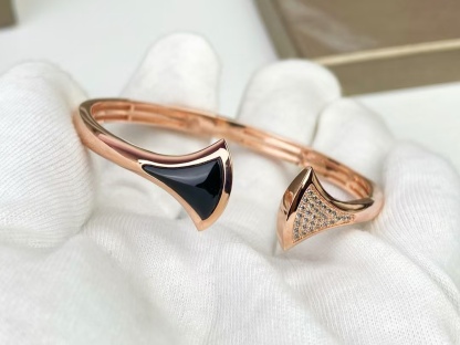 Buy replica Bvlgari Divas’ Dream Bracelet and replica jewelry from PICKS Jewelry