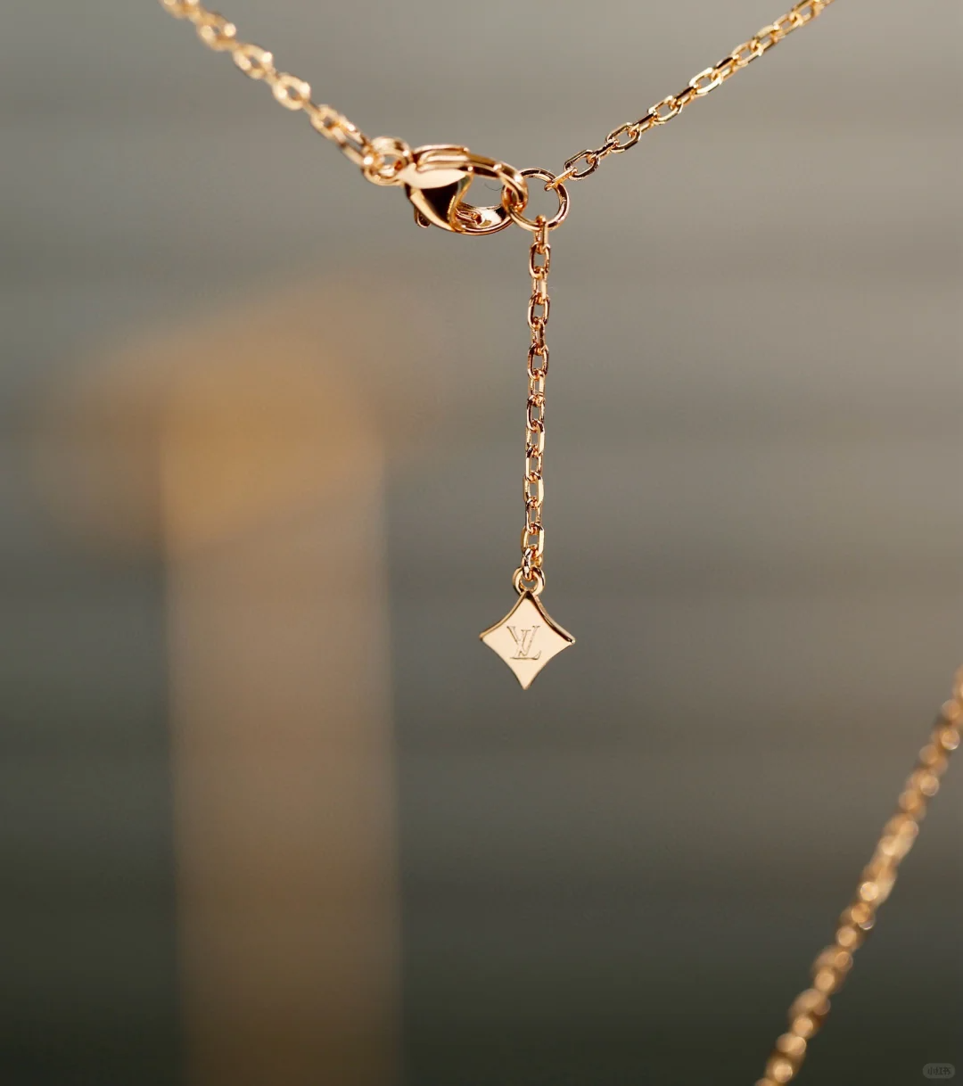 Buy replica Louis Vuitton Idylle Blossom Pendant Necklace-Two Flowers and replica jewelry from PICKS Jewelry