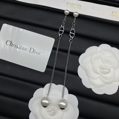 Buy replica Dior Chain Dangle Pearl Earrings and replica jewelry from PICKS Jewelry