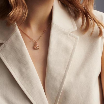 Buy replica Hermes Plain Surface Bag Pendant Necklace and replica jewelry from PICKS Jewelry