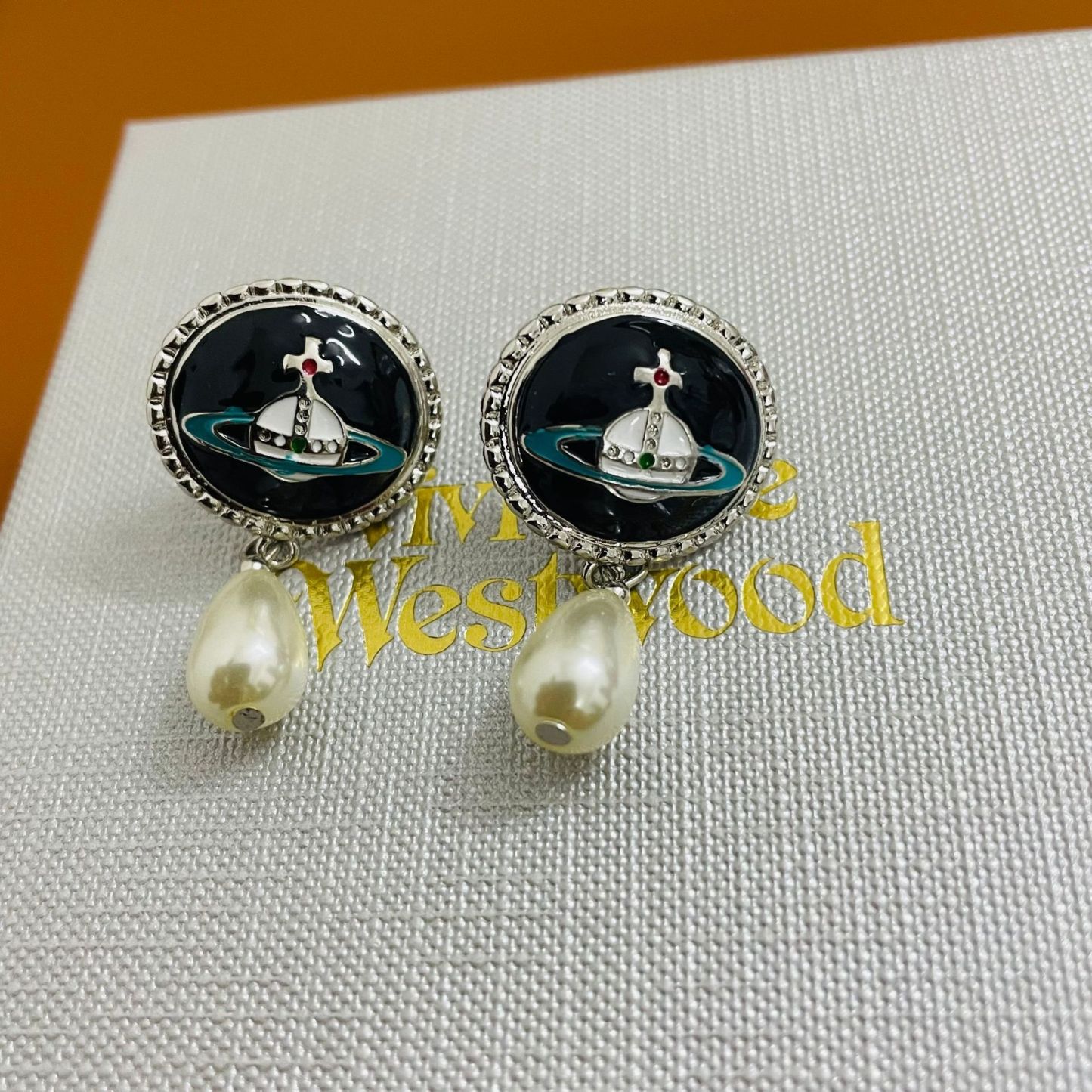 Buy replica Vivienne Westwood Enamel Saturn Waterdrop Pearl Earrings and replica jewelry from PICKS Jewelry