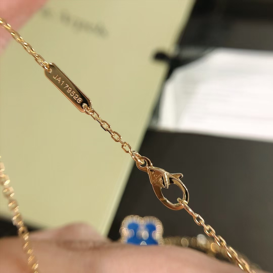 Buy replica Van Cleef & Arpels Magic Alhambra Pendant Necklace and replica jewelry from PICKS Jewelry