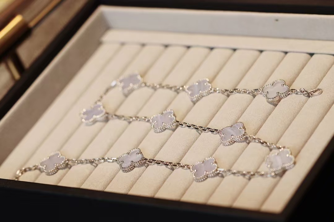 Buy replica Van Cleef & Arpels Vintage Alhambra Necklace, 10 Motifs and replica jewelry from PICKS Jewelry