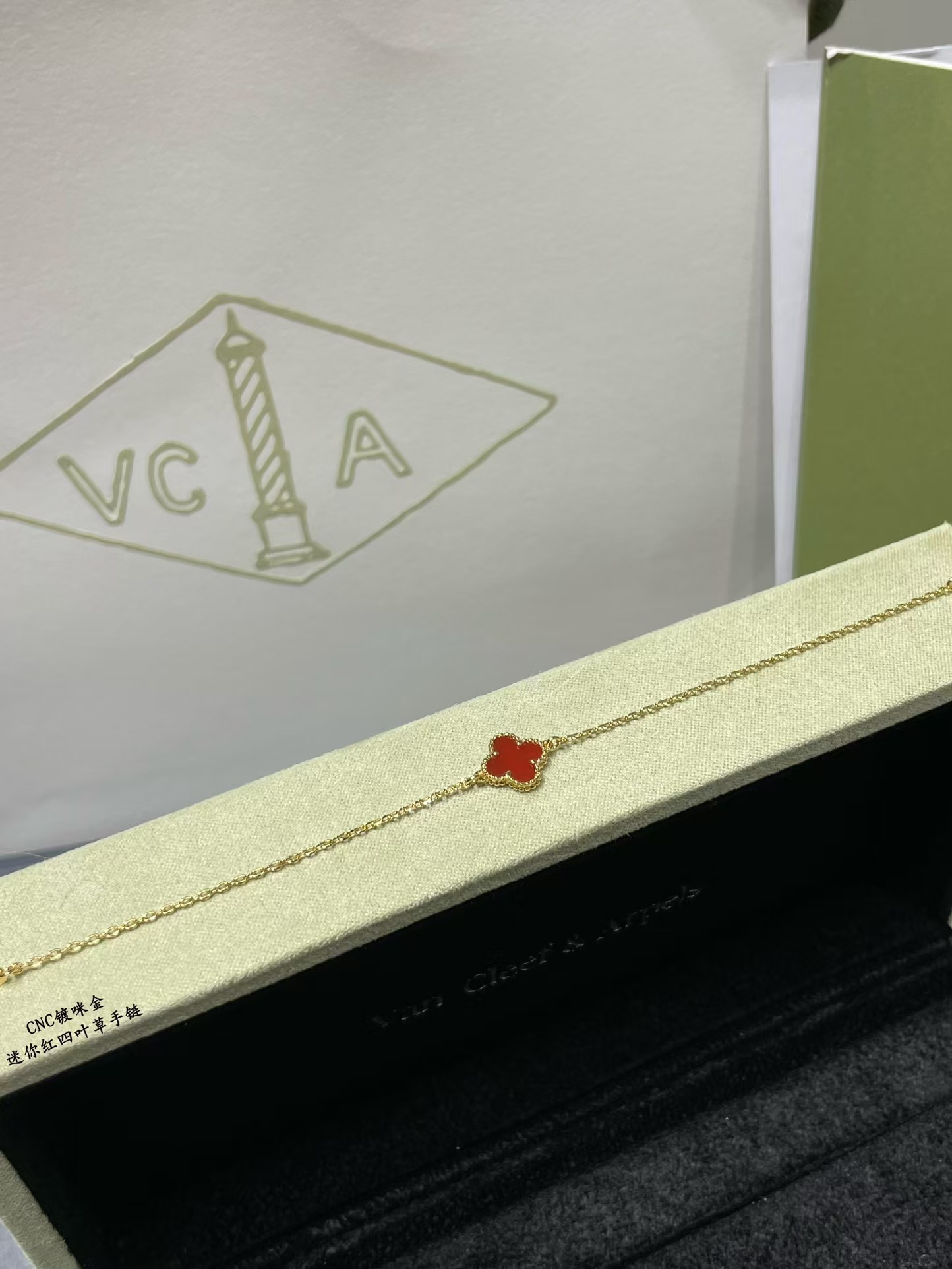 Buy replica Van Cleef & Arpels Red Agate Single Clover Bracelet and replica jewelry from PICKS Jewelry