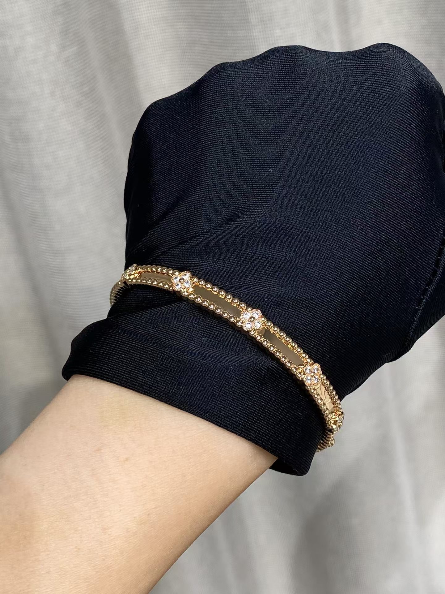 Buy replica Van Cleef & Arpels Perlée Sweet Clovers Bracelet, Medium Model and replica jewelry from PICKS Jewelry