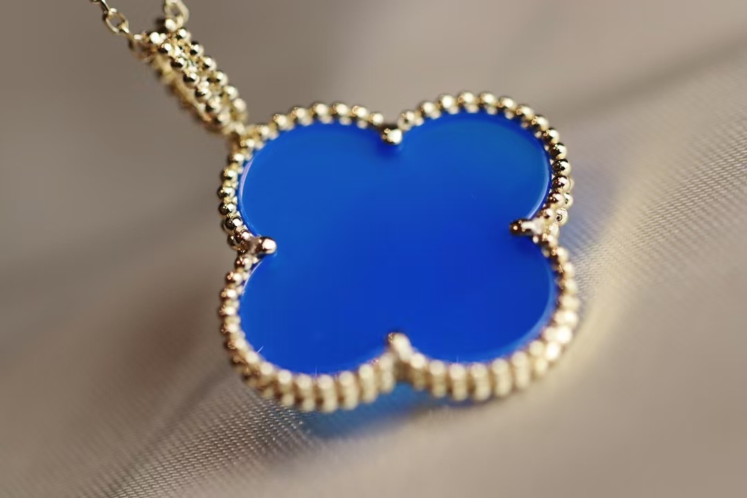 Buy replica Van Cleef & Arpels Vintage Alhambra Pendant Necklace - Large and replica jewelry from PICKS Jewelry