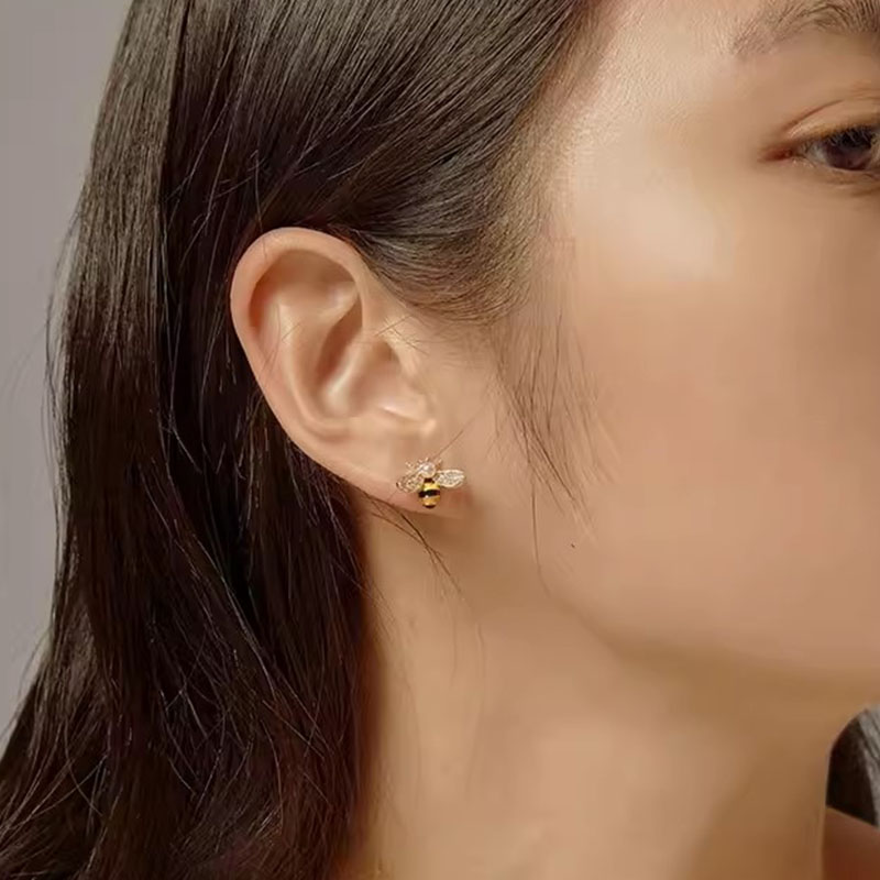 🐝Daisy & Bee Asymmetrical Stud Earrings
