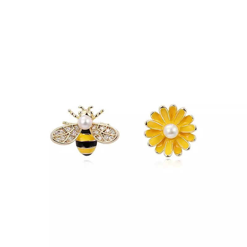 🐝Daisy & Bee Asymmetrical Stud Earrings