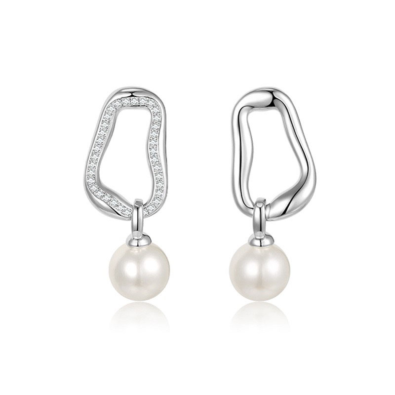 Light and Shadow Pearl Earrings