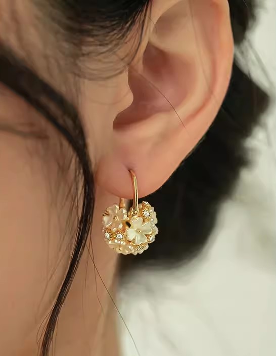 New In Vintage Flower Earrings
