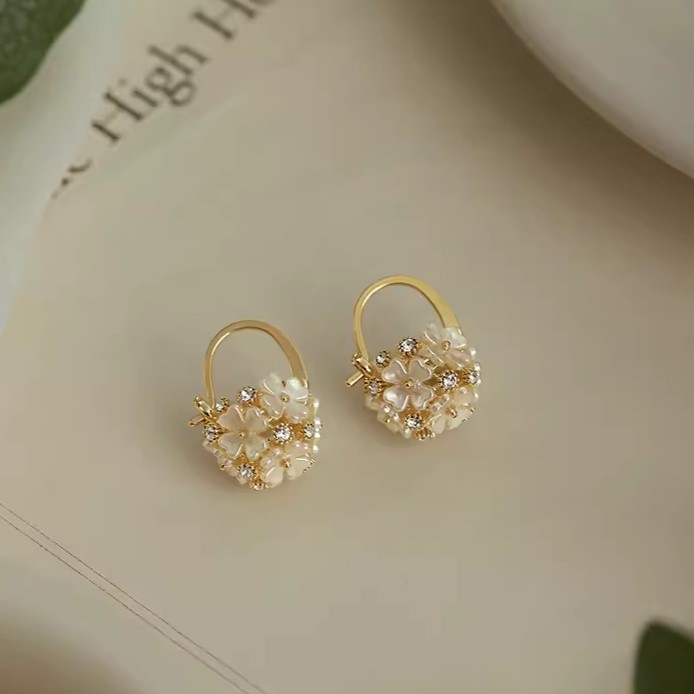 New In Vintage Flower Earrings