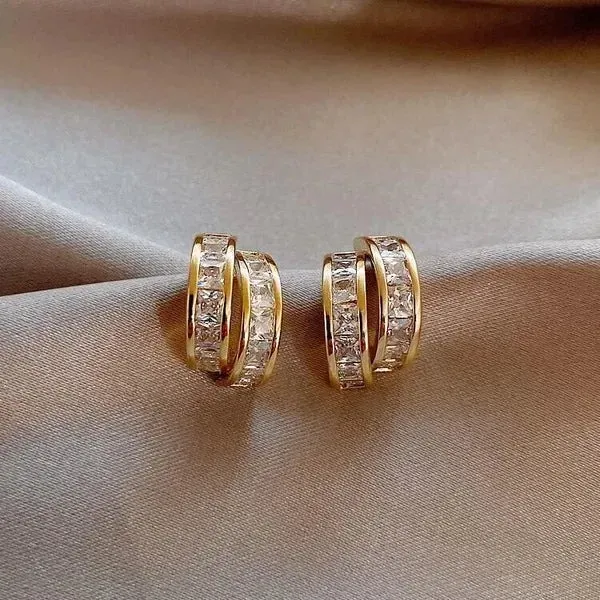NEW IN - SIMPLE C-SHAPED DIAMOND EARRINGS