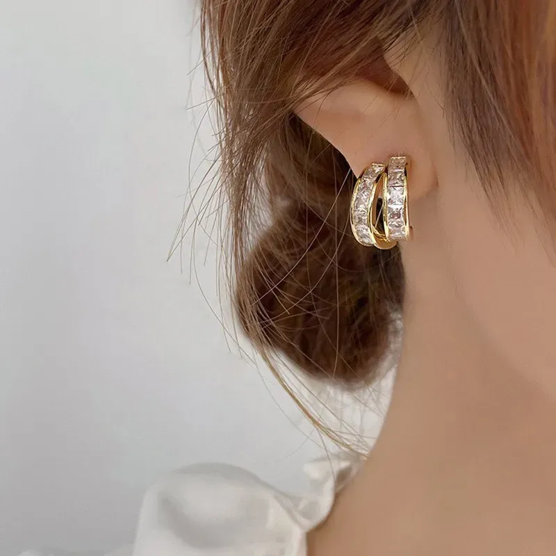 NEW IN - SIMPLE C-SHAPED DIAMOND EARRINGS
