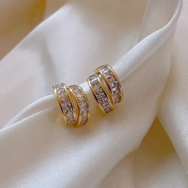 NEW IN - SIMPLE C-SHAPED DIAMOND EARRINGS