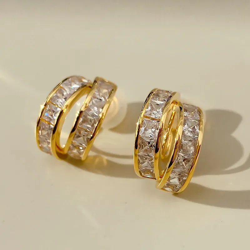 NEW IN - SIMPLE C-SHAPED DIAMOND EARRINGS