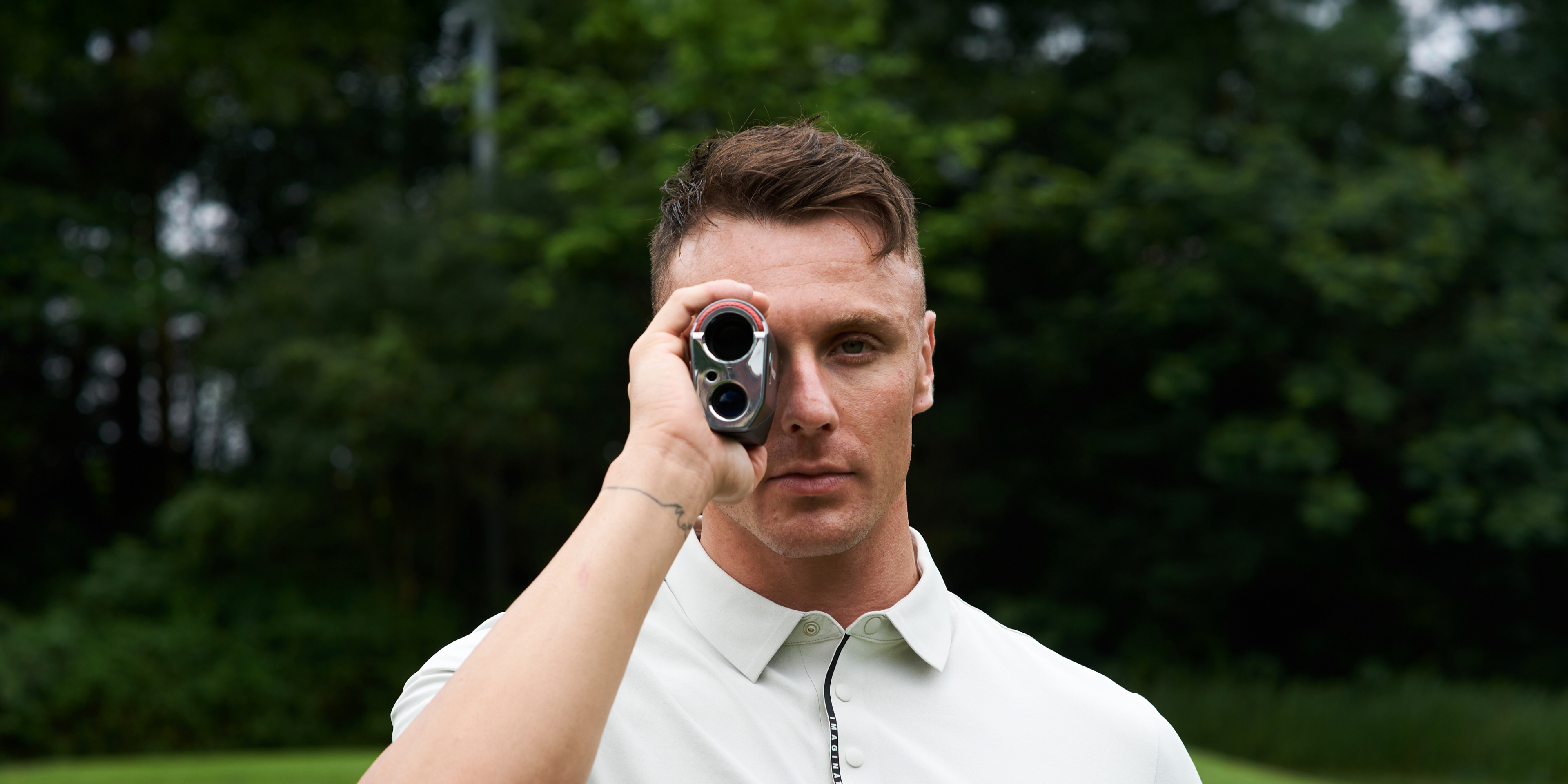 Golfer using the GenePro S1 golf rangefinder