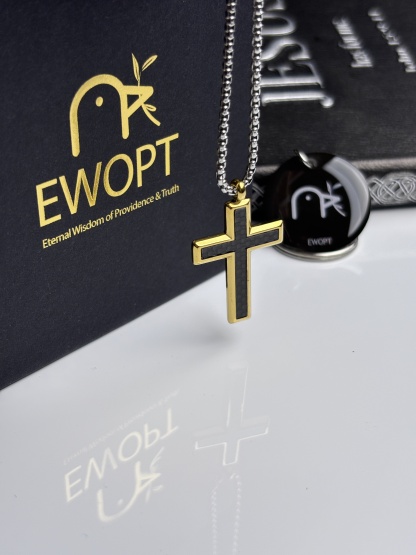 This elegant cross necklace features a unique blend of golden shine and carbon fiber detail, paired with an innovative NFC keychain for instant access to daily Bible verses, perfect for integrating spirituality into your everyday fashion.