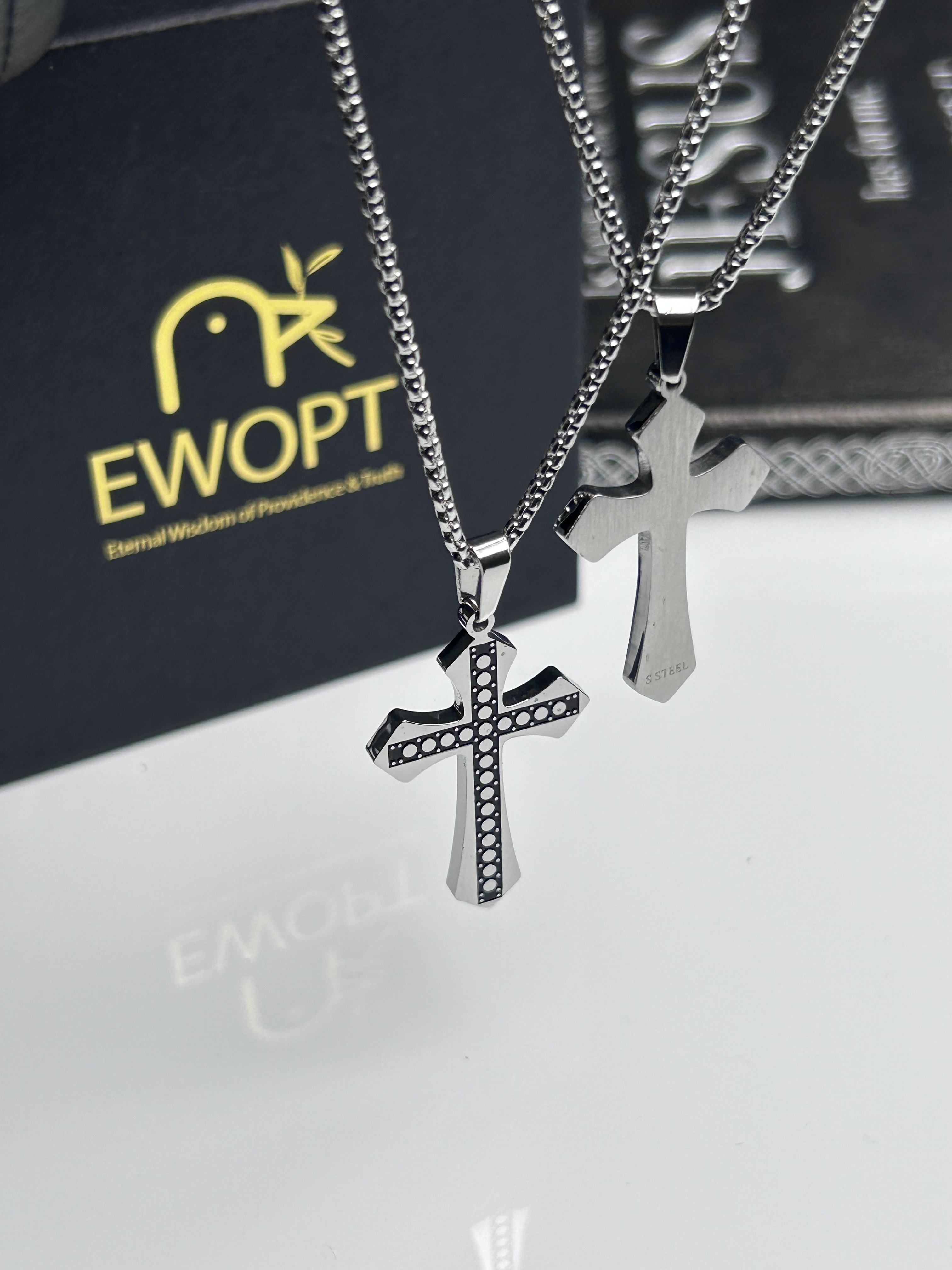 A seamless blend of fashion and faith, this silver necklace features a cross pendant with carbon fiber accents along with an NFC keychain that delivers daily verses from the Bible, ideal for those seeking daily inspiration.