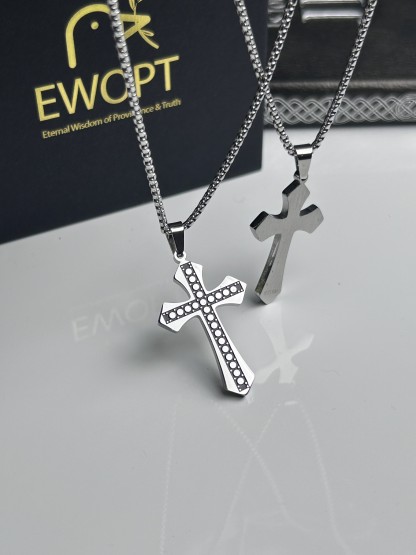 Elegantly crafted, this silver cross necklace with striking carbon fiber patterns comes paired with an NFC keychain that links to daily biblical scriptures, making it an ideal spiritual accessory for modern believers.