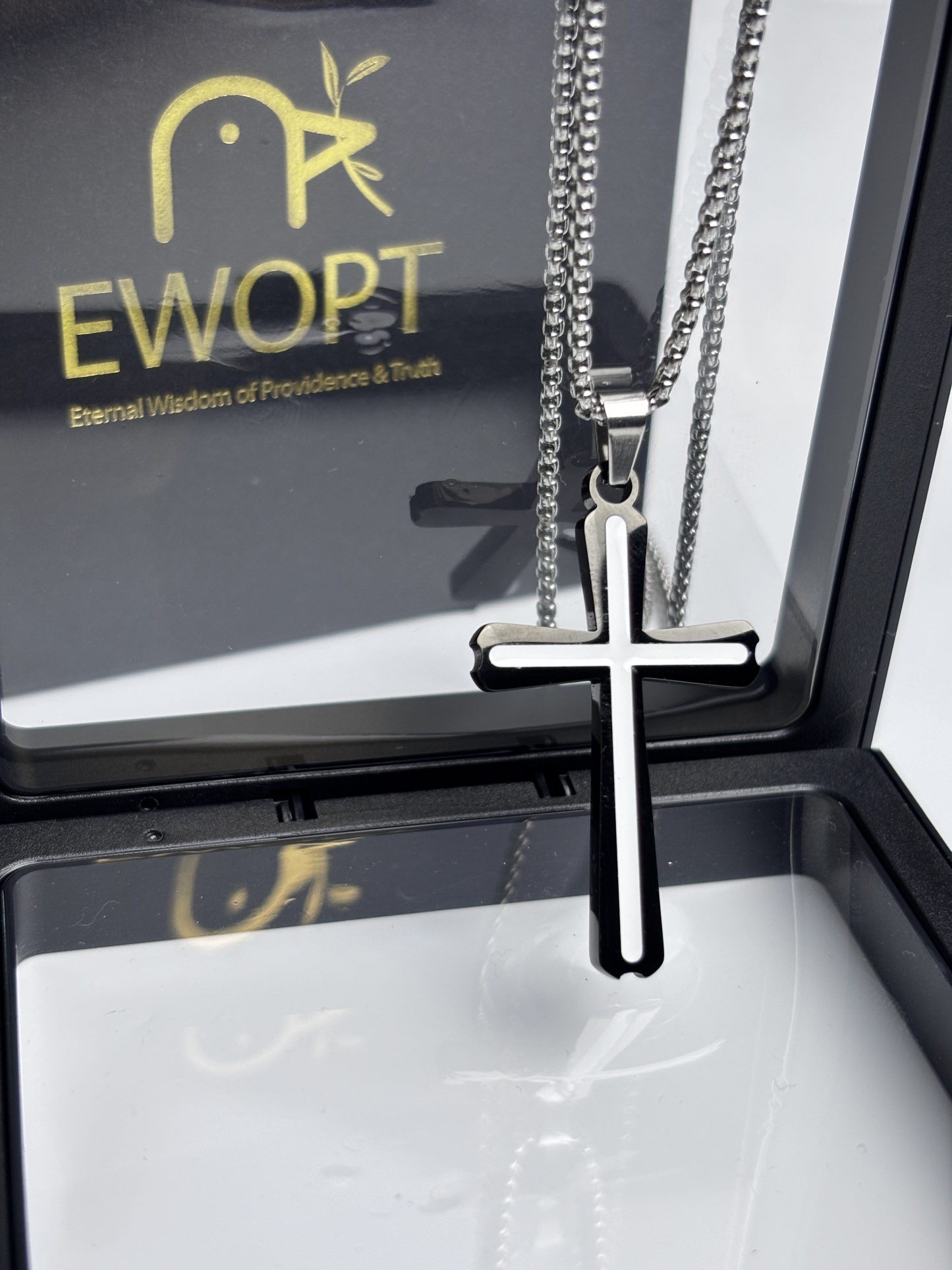 This striking stainless steel cross necklace features a bold carbon fiber design, paired with an NFC keychain that accesses daily biblical scriptures, offering a modern approach to wearable faith.